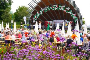Read more about the article Endlich wieder Sommerfest – Wir feiern mit über 1000 Gästen aus ganz MV den Landeswandertag in Heringsdorf
